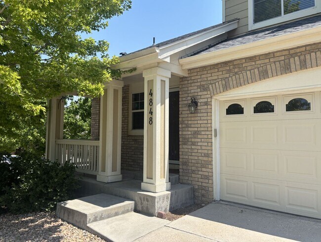 Foto del edificio - Beautiful 3bd, 3 bath single family home bedroom for rent in Aurora 80016