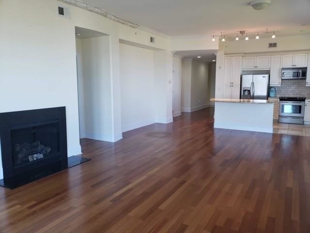 Building Photo - 311 Marina Dr