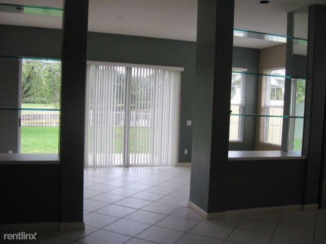 Building Photo - 3 br, 2 bath House - 102 Hampton Cir