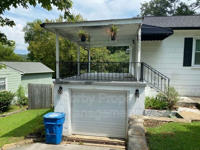Building Photo - 4833 Appian Way