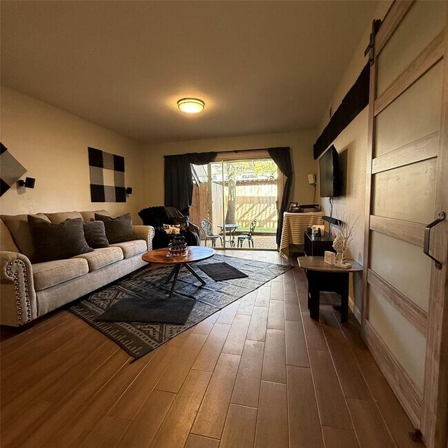 Foto del edificio - 13022 Trail Hollow Dr