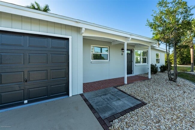 Building Photo - 927 W Olympia Ave