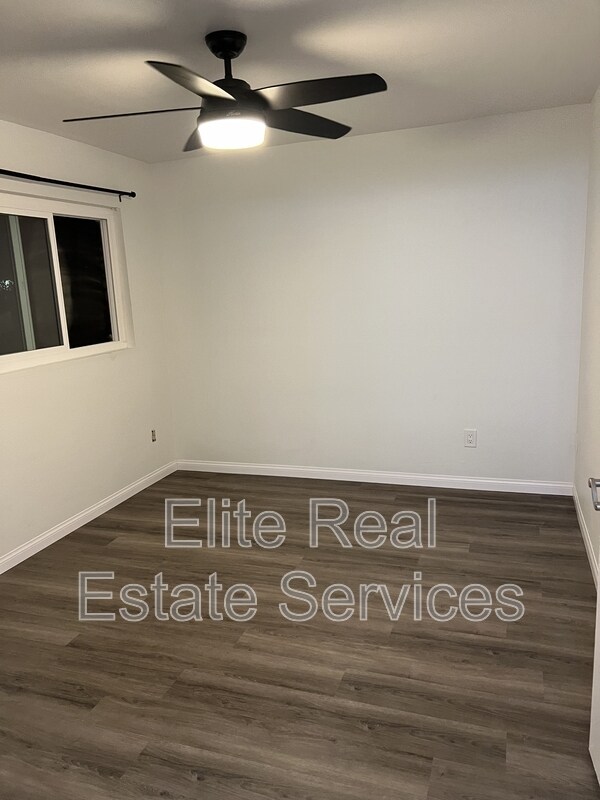 Foto del edificio - 10633 Aristocrat Ct