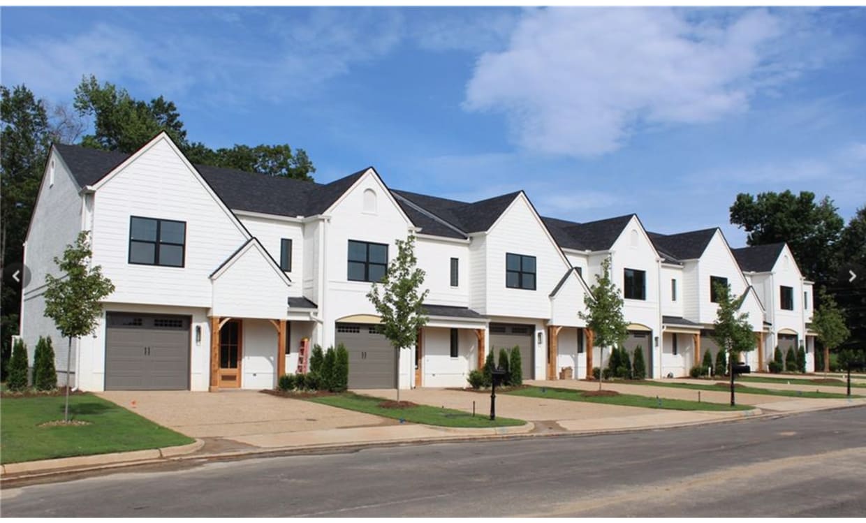 Foto principal - Modern 3BR/3.5BA Townhome Near Auburn Univ...