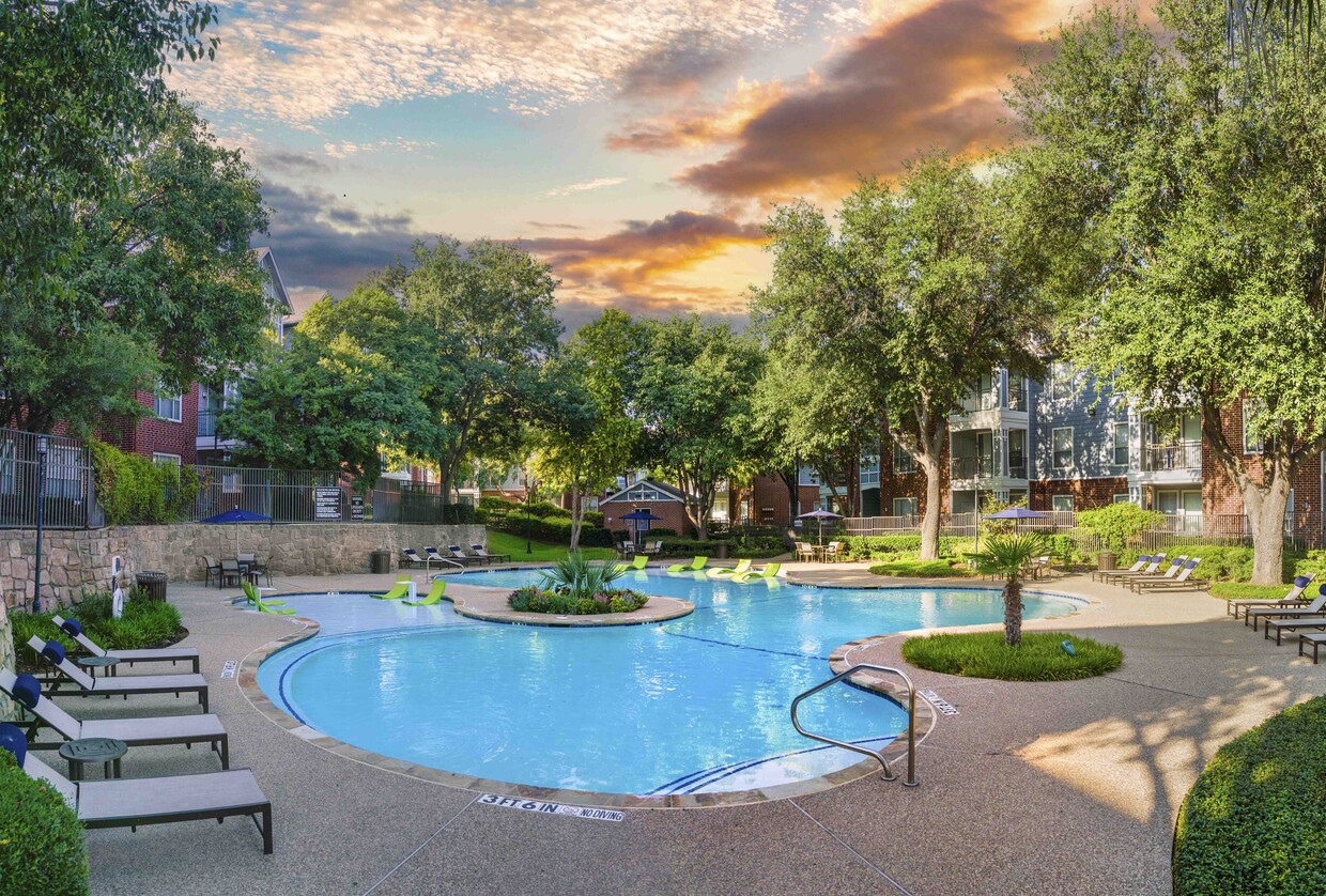 Primary Photo - MAA Grand Courtyards