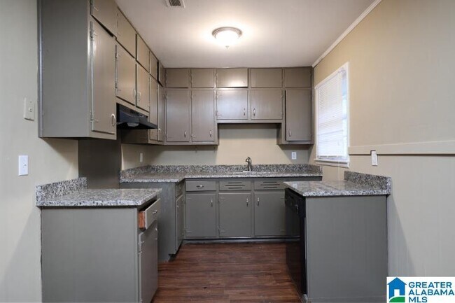 Building Photo - 117 16th Ave NE