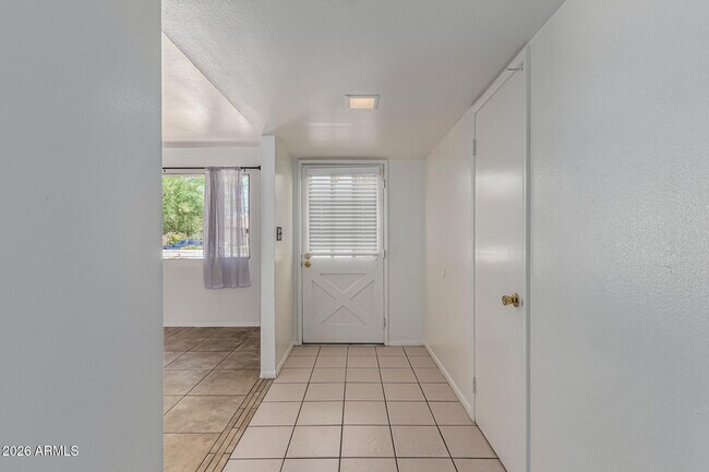 Building Photo - 1213 E Riviera Dr