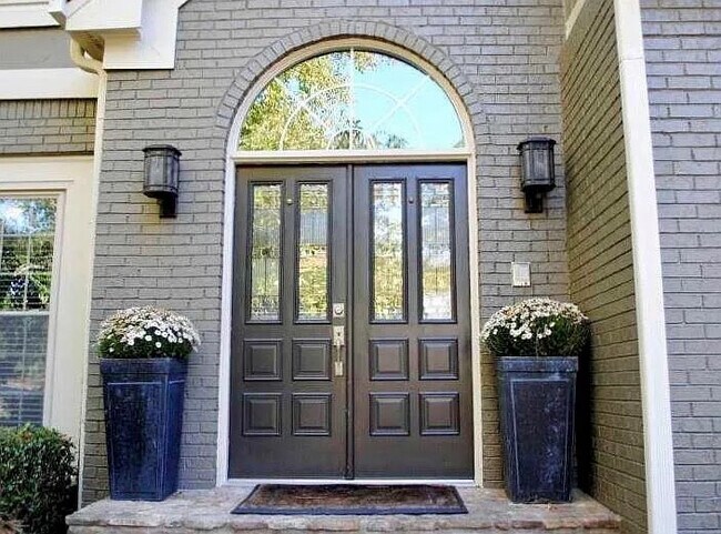 Foto del edificio - Room in House on Wynfair Dr