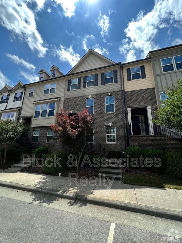 Building Photo - 545 Old Mill Village Dr