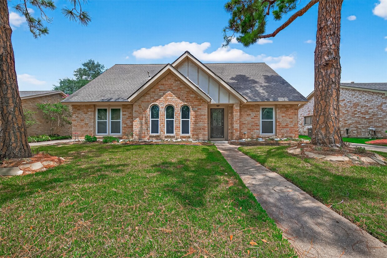 Foto principal - 21422 Park Willow Dr