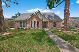 Building Photo - 21422 Park Willow Dr