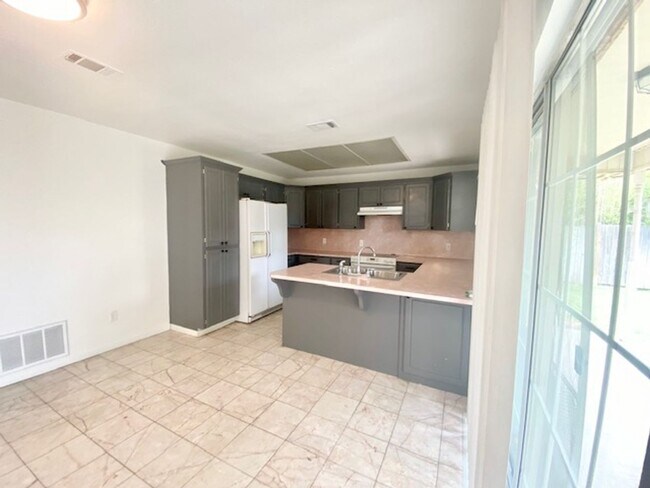 Foto del edificio - 3 bedroom home with a large backyard in Harker Heights!