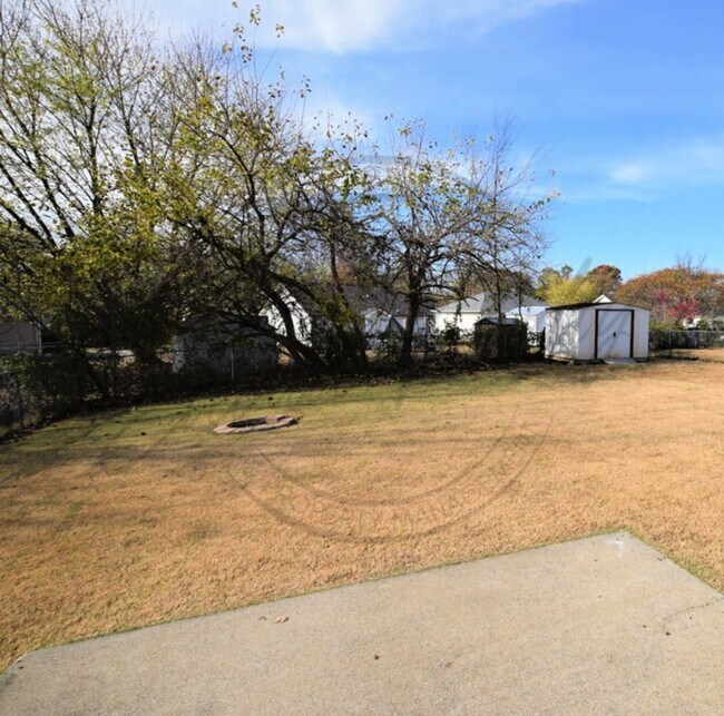 Building Photo - ON SPECIAL! THIS PROPERTY HAS A 1/2 OFF TH...