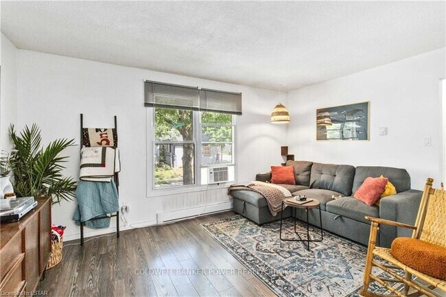Photo du bâtiment - Charming Upper Unit  – Live in London’s Wo...