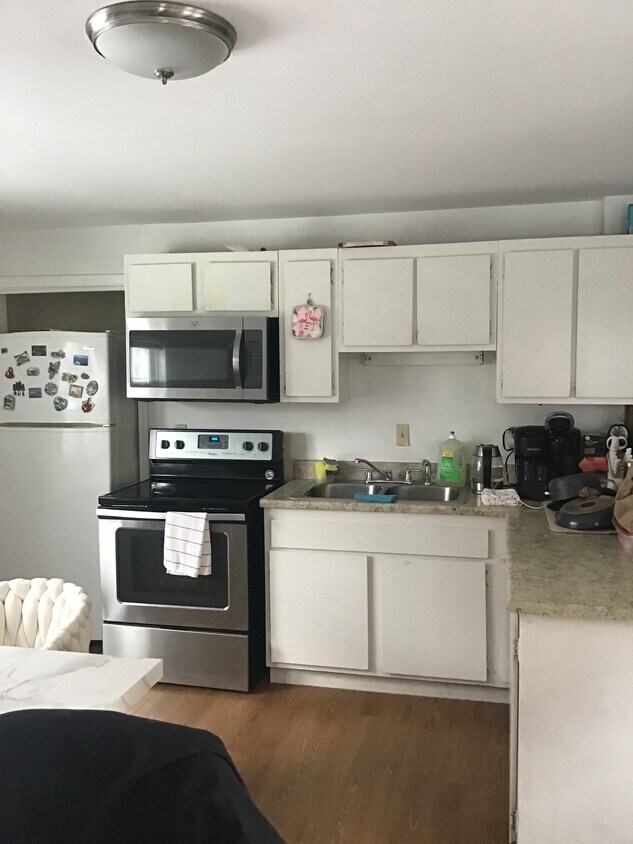 2 North St Unit townhouse, Haverhill, MA 01830 Apartments in