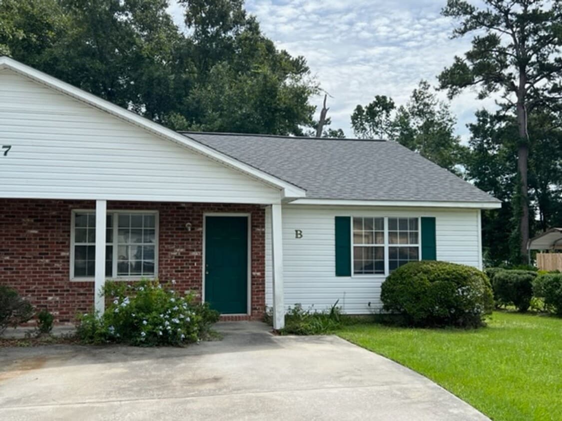 Primary Photo - 2 Bedroom, 2 bath duplex