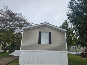 Building Photo - 38 Lynnwood Cir