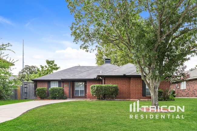 Building Photo - 335 Pin Oak Ln