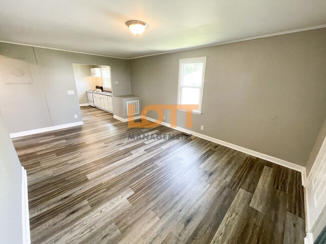 Building Photo - 5 Saint Clair St