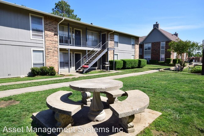 Building Photo - 709 Hercules Ln
