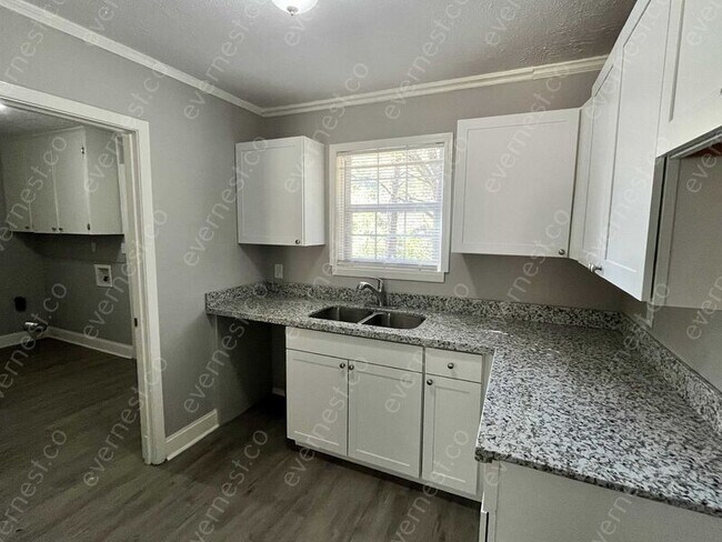 Building Photo - 157 E Woodcrest Dr