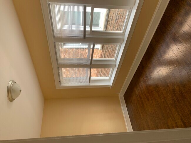 Foto del edificio - 7831 S Cornell Ave
