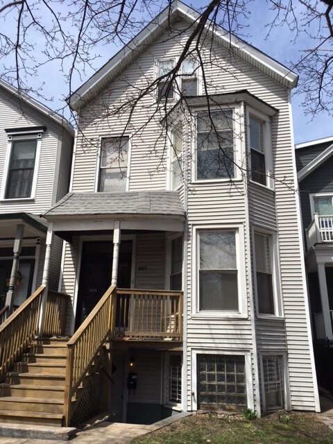 Primary Photo - 1116 W Wellington Ave