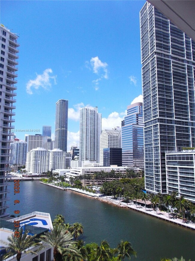 Building Photo - 901 Brickell Key Blvd