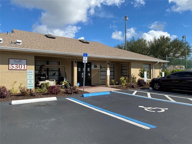 Building Photo - 5311 Summerlin Rd