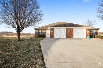Building Photo - 1323 NW Willow Dr