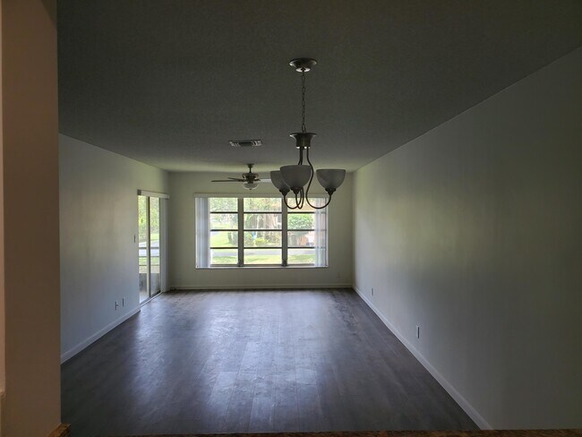 Building Photo - 5890 Sugar Palm Ct