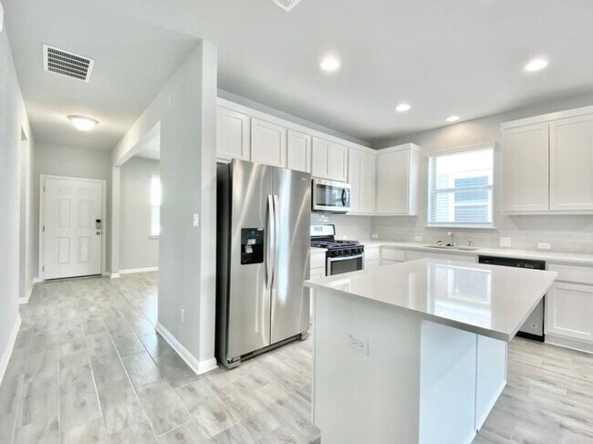 Building Photo - 2420 Pecan Island Dr