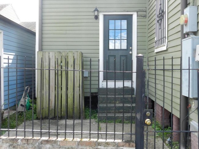 Building Photo - 224 N Pierce Ave