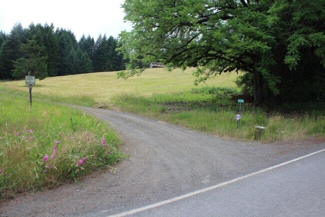 Foto del edificio - 4 br, 3 bath House - 24593 NW Bacona Rd