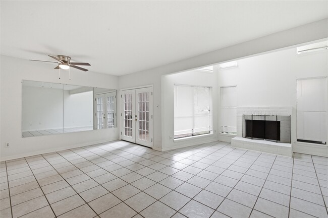 Building Photo - 11217 Briar Forest Dr