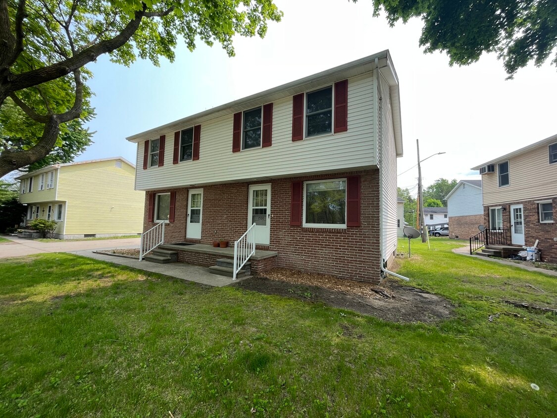 Primary Photo - 1530 Holland Ave