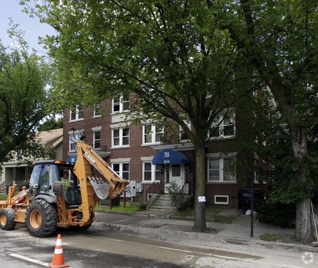 Building Photo - 654 Elmwood Ave