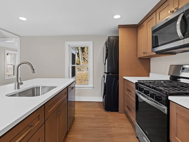 Building Photo - 40 Cedar St