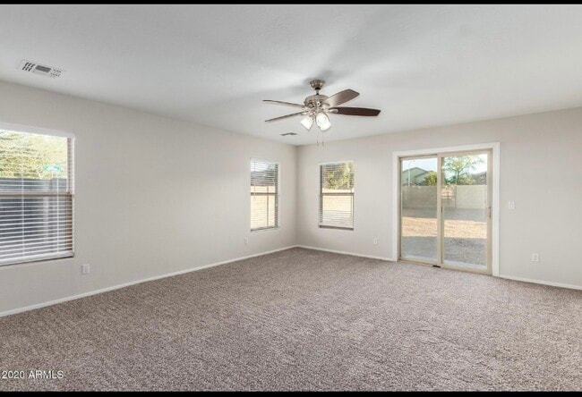 Foto del edificio - 11751 W Apache St