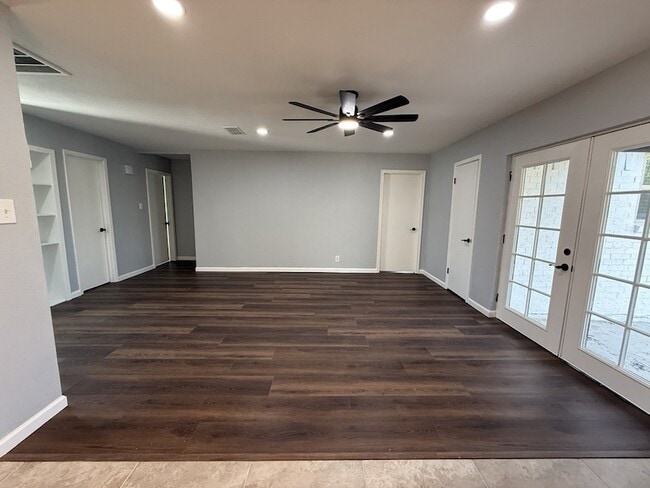 Building Photo - 6101 Melody Ln