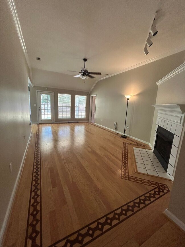Foto del edificio - 5988 Vinemont Dr NW