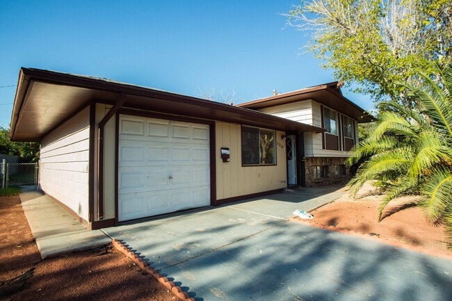 Building Photo - Beautiful home in East Las Vegas