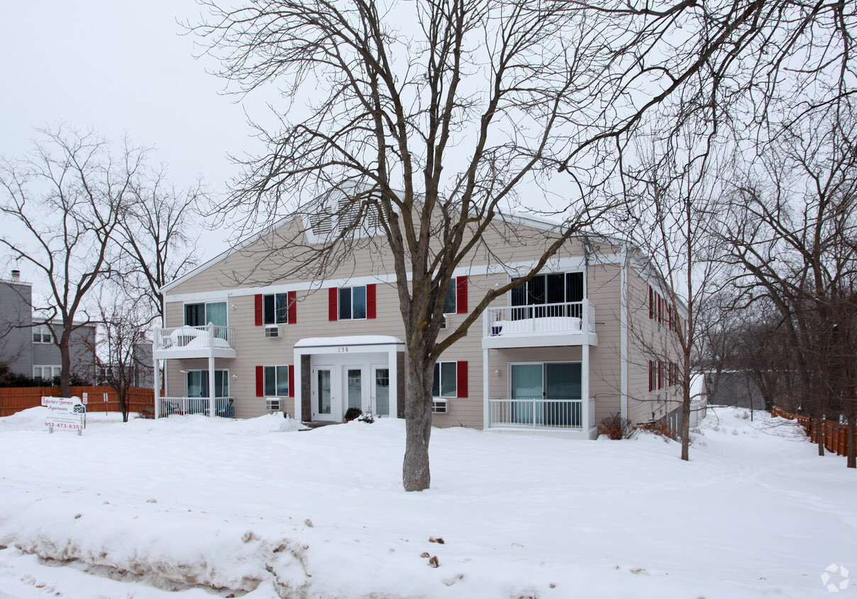 Building Photo - Lakeview Terrace Apartments