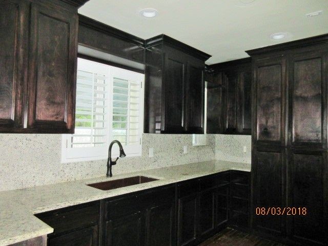 Building Photo - LOWER VALLEY: 3 BR 1.5 BTH  REFRIGERATED AIR
