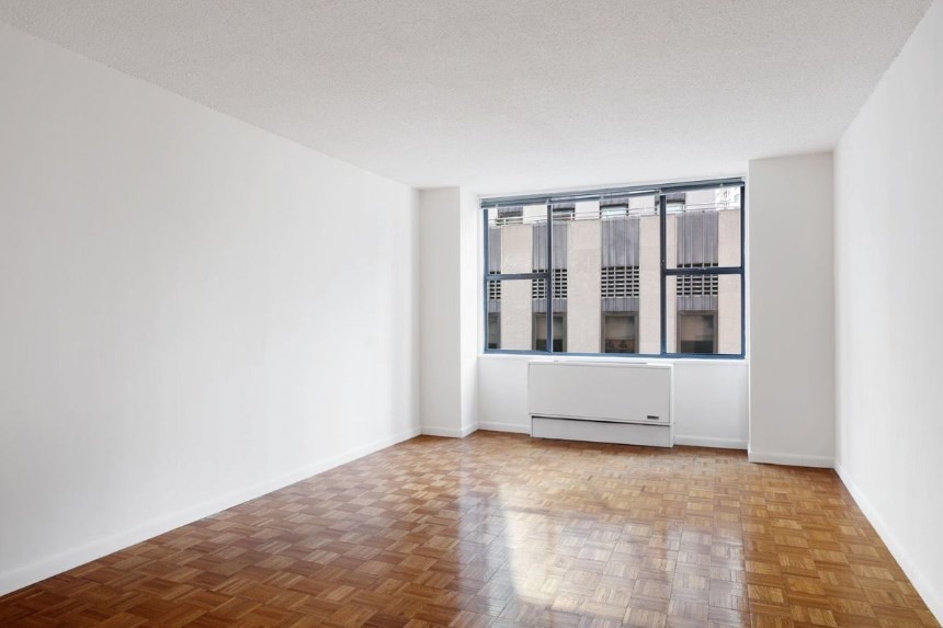 Primary Photo - 212 W 56th St