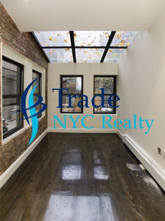 Foto del edificio - 213 W 14th St