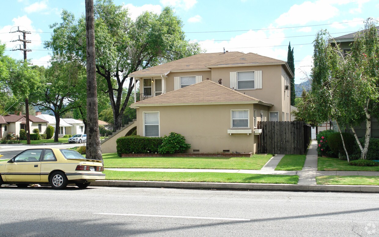 Building Photo - 927 Pelanconi Ave