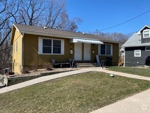 Building Photo - 927 N Dodge St