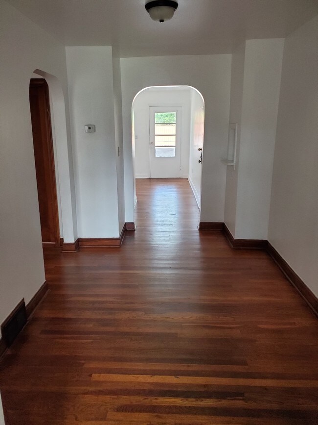 hallway & dining room - 90 Riverside Dr