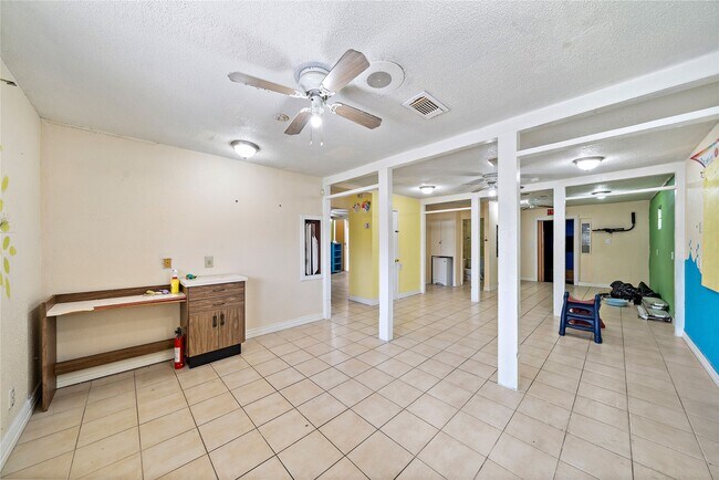 Foto del edificio - 5639 Overdale St